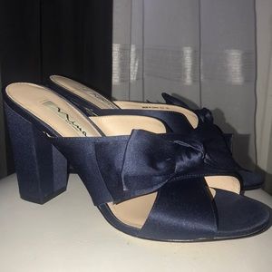 Like NEW Nina sandals